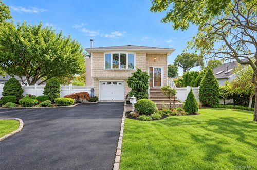 355 W Islip Boulevard, Islip, NY, 11795 | Card Image