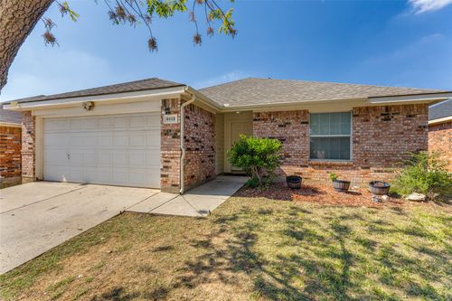 8113 Ruse Springs Ln, Fort Worth, TX, 76131-5444 | Card Image