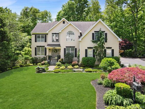 61 Hallocks Run, Somers, NY, 10589-2824 | Card Image