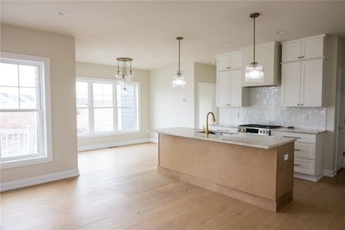 195 Revolution Way, Portsmouth, RI, 02871 | Card Image