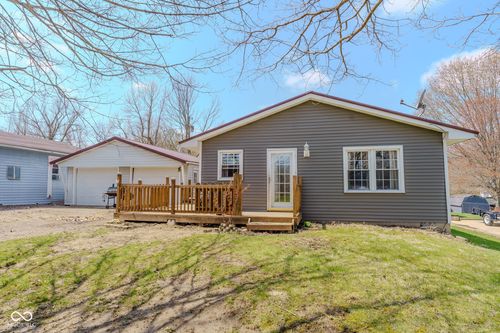 104 S Oak St, West Lebanon, IN, 47991-8049 | Card Image