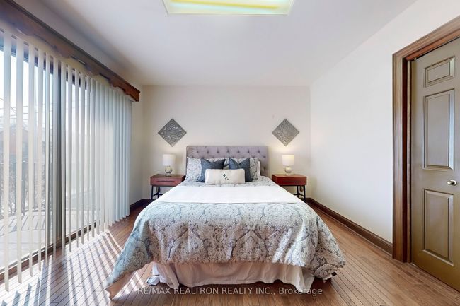 140 Lisgar St, House attached with 3 bedrooms, 2 bathrooms and null parking in Toronto ON | Image 14
