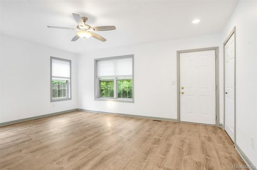 68-35332 Bristlecone, Clinton Township, MI, 48035-2330 | Card Image