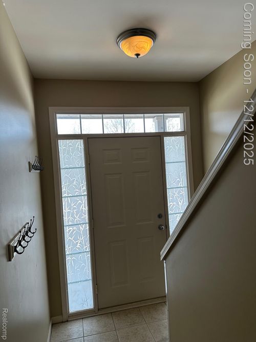 2395 Knollwood Dr, Canton, MI, 48188-2250 | Card Image