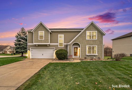 8641 Suntree Drive, Zeeland, MI, 49464 | Card Image