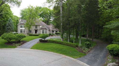 4270 Argenta Dr, Brighton, MI, 48116-9175 | Card Image