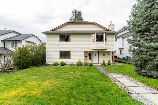 23385 124 Avenue, House other with 3 bedrooms, 2 bathrooms and 4 parking in Maple Ridge BC | Image 1