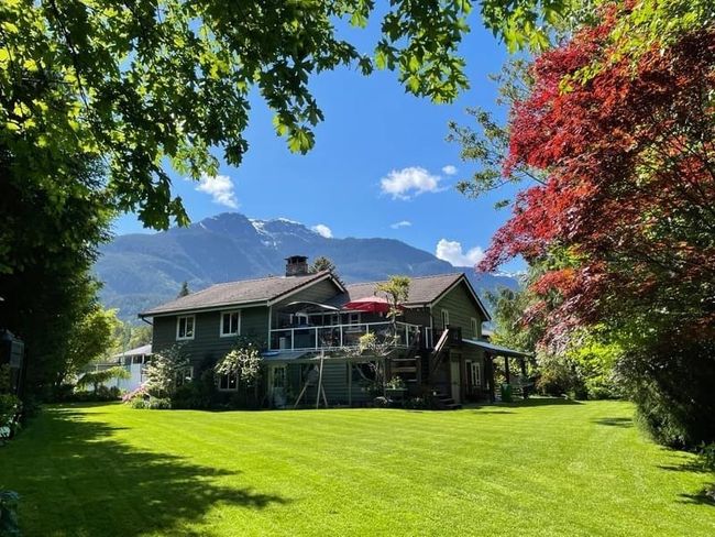 41260 Meadow Avenue, House other with 4 bedrooms, 3 bathrooms and 6 parking in Squamish BC | Image 1
