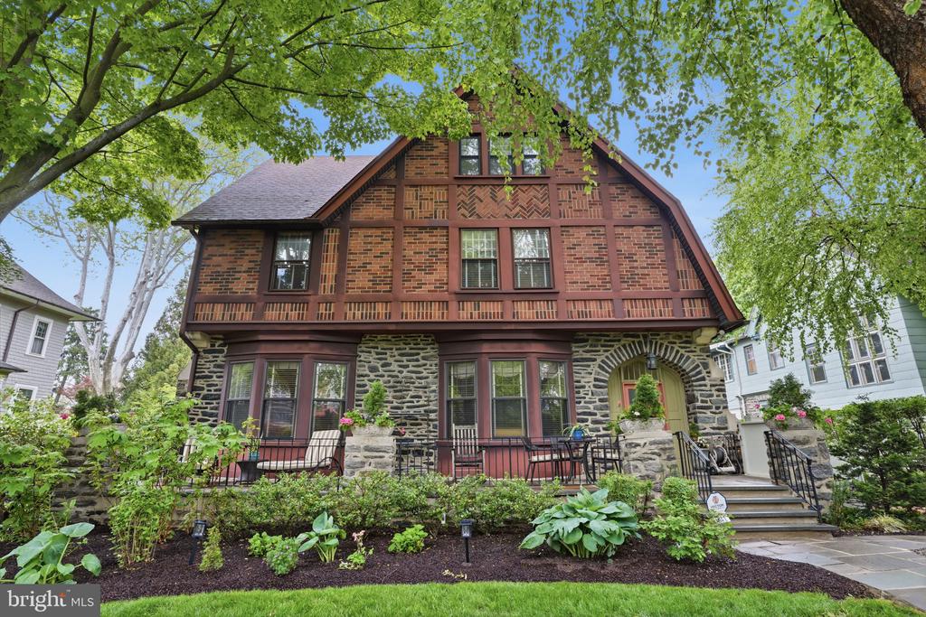 Residential in ELKINS PARK