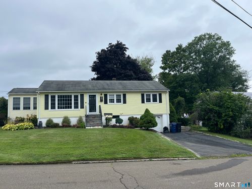 246 Beatrice Dr, West Haven, CT, 06516-6521 | Card Image