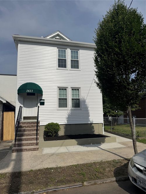 1611 Research Ave, Bronx, NY, 10465-1018 | Card Image