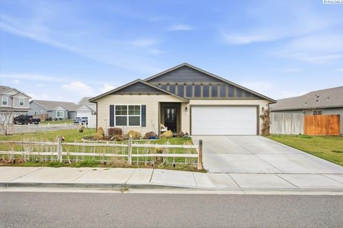 5001 Antioch Dr, Pasco, WA, 99301-1561 | Card Image