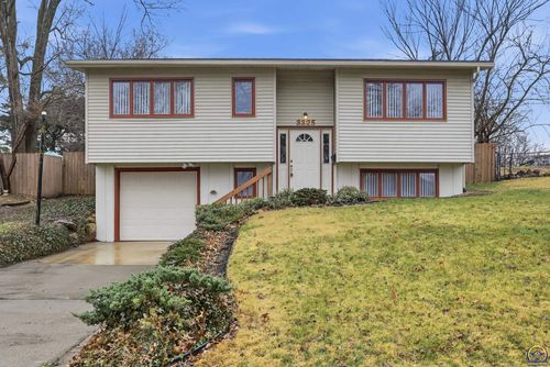 3325 Sw Twilight Dr, Topeka, KS, 66614-3328 | Card Image