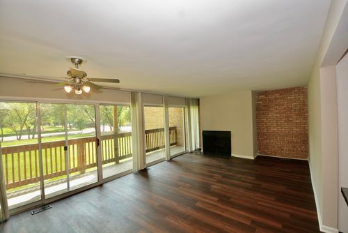 b-5880 Forest View Rd, Lisle, IL, 60532-2882 | Card Image