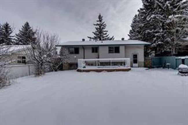 9611 24 St Sw, House detached with 5 bedrooms, 2 bathrooms and 2 parking in Calgary AB | Image 15