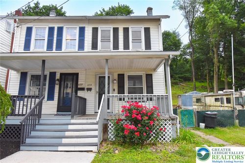 639 S Main St, Bangor, PA, 18013-2827 | Card Image