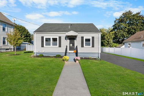 75 Berwyn St, Milford, CT, 06461-4013 | Card Image