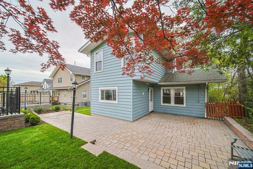 586 Hillside St, Ridgefield, NJ, 07657-2430 | Card Image