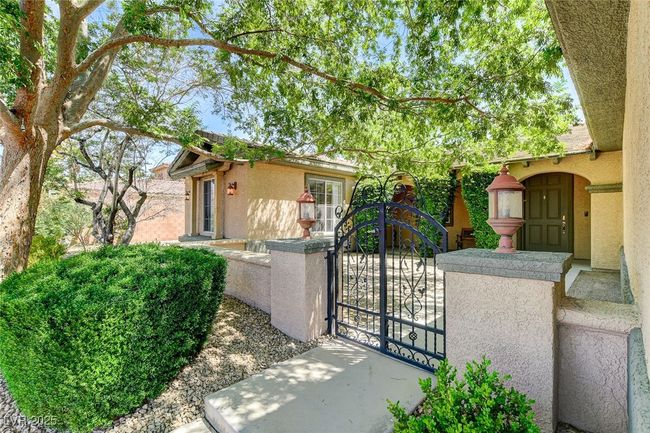 7504 Via Sistina St, House other with 3 bedrooms, 4 bathrooms and null parking in Las Vegas NV | Image 4