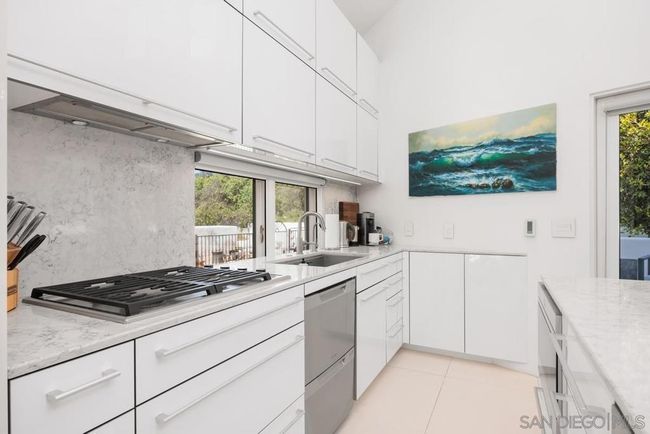 1729 Coast Blvd, Condo with 1 bedrooms, 2 bathrooms and 2 parking in Del Mar CA | Image 4