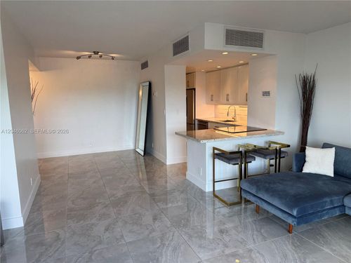 5q-880 Ne 69th St, Miami, FL, 33138-5748 | Card Image