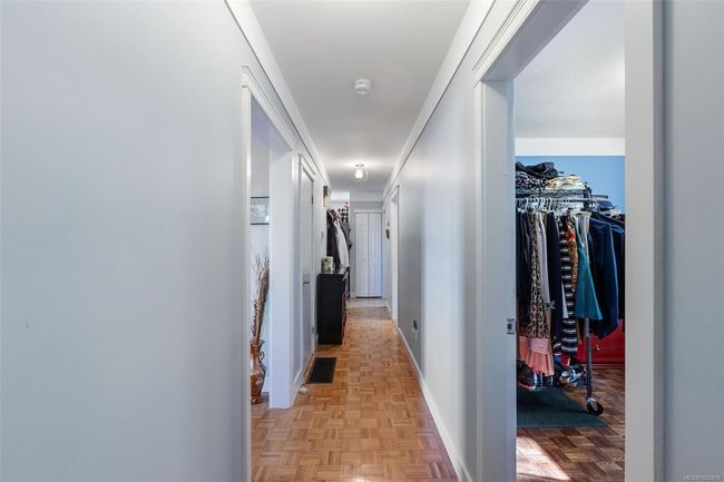 6374 Oldfield Rd, House other with 5 bedrooms, 2 bathrooms and 4 parking in Central Saanich BC | Image 14