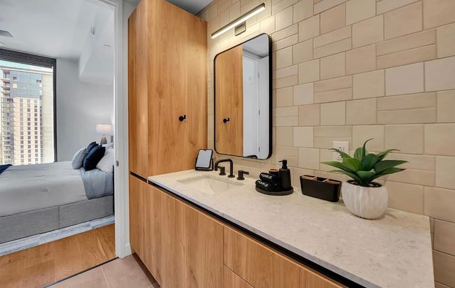 Ensuite bathroom featuring vanity | Image 12