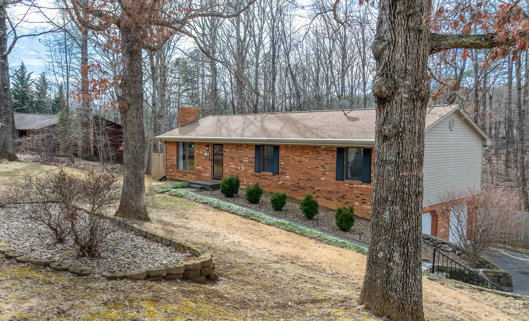 185 Parkview Dr, For Sale in Blue Ridge - Zoocasa