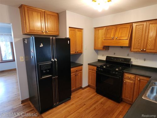 46128 Sterritt St, Utica, MI, 48317-5838 | Card Image