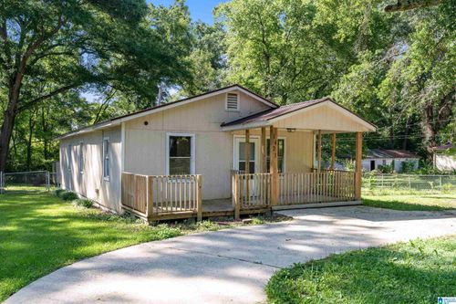 1421 26th Ave N, HUEYTOWN, AL, 35023-3631 | Card Image