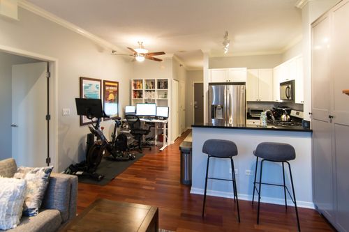 apt-407-1546 N Orleans St, Chicago, IL, 60610-2460 | Card Image