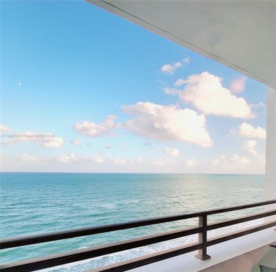 1014 - 3505 S Ocean Dr, Condo with 2 bedrooms, 2 bathrooms and null parking in Hollywood FL | Image 1