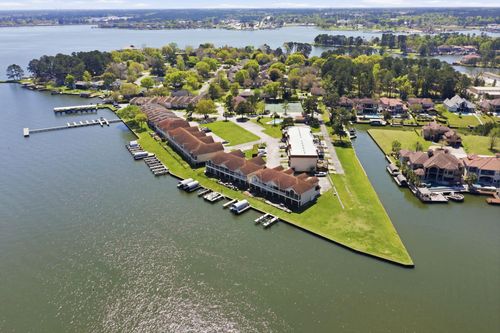 2 Regency Pt, Montgomery, TX, 77356-5960 | Card Image