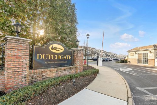 817 Willow Ln, Valley Stream, NY, 11580-7027 | Card Image