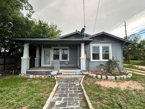 15 N Pope St, San Angelo, TX, 76903-5647 | Card Image