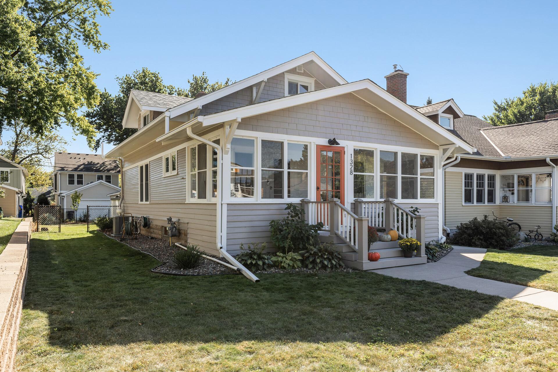 Watson Ave, Saint Paul, MN 55116