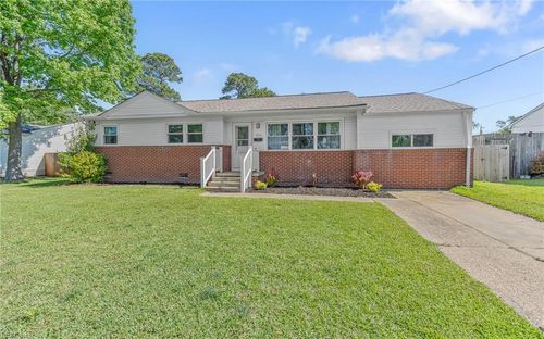 5556 Shadowwood Dr, Virginia Beach, VA, 23455-3526 | Card Image