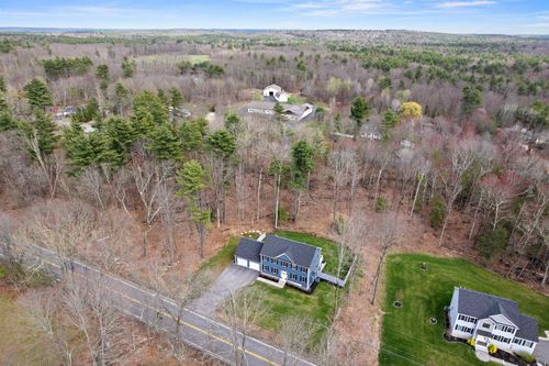 303 Derry Rd, Chester, NH, 03036-4316 | Card Image