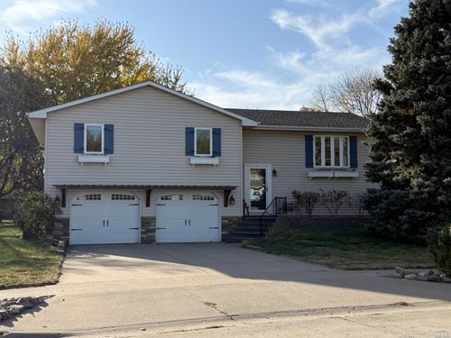 1810 Vonnie St, Vermillion, SD, 57069-1049 | Card Image