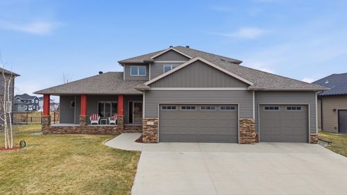 711 47th Ave W, West Fargo, ND, 58078-4062 | Card Image
