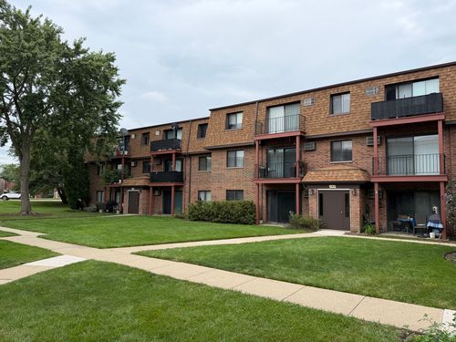 1b-495 Mchenry Rd, Wheeling, IL, 60090-3864 | Card Image