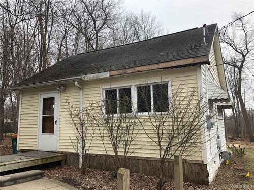 2005 Fairfield Ave, Wixom, MI, 48393-1328 | Card Image