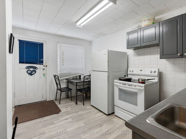 174 Park Row N, House other with 2 bedrooms, 2 bathrooms and null parking in Hamilton ON | Image 16