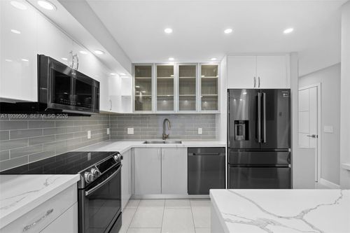 apt-411-701 Three Islands Blvd, Hallandale Beach, FL, 33009-2832 | Card Image