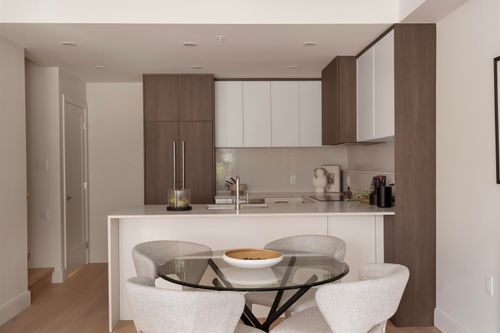207-378 W 45th Ave, Vancouver, BC, V5Y2W6 | Card Image