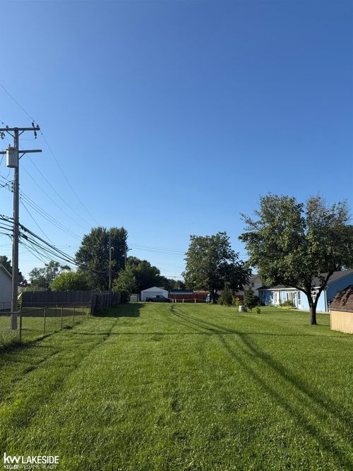 000 Petrie St, Roseville, MI, 48066 | Card Image