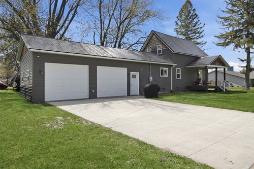 742 Gilman St, Stanley, WI, 54768-1157 | Card Image