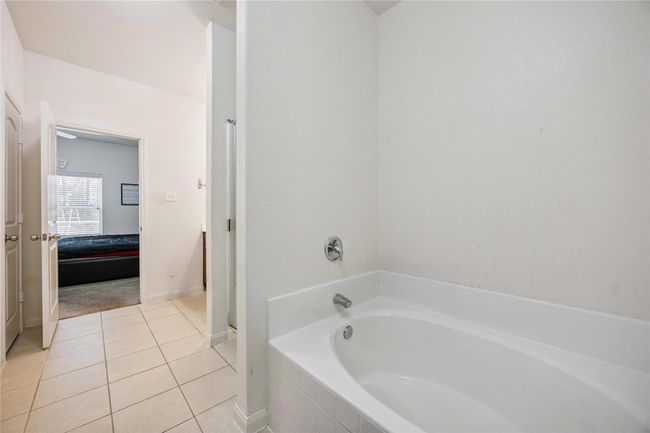 Primary Bathroom | Image 17