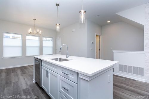 4825 Parkside Ln, Troy, MI, 48085-4203 | Card Image