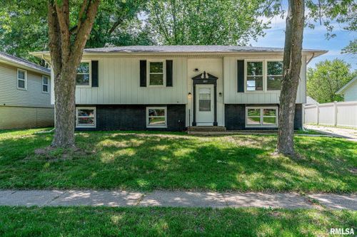 1811 Valley Drive, Davenport, IA, 52806 | Card Image